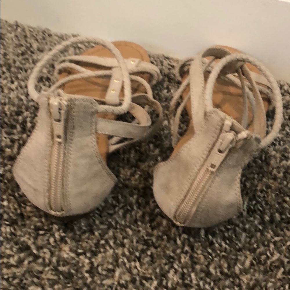 sandals - Picture 3 of 4